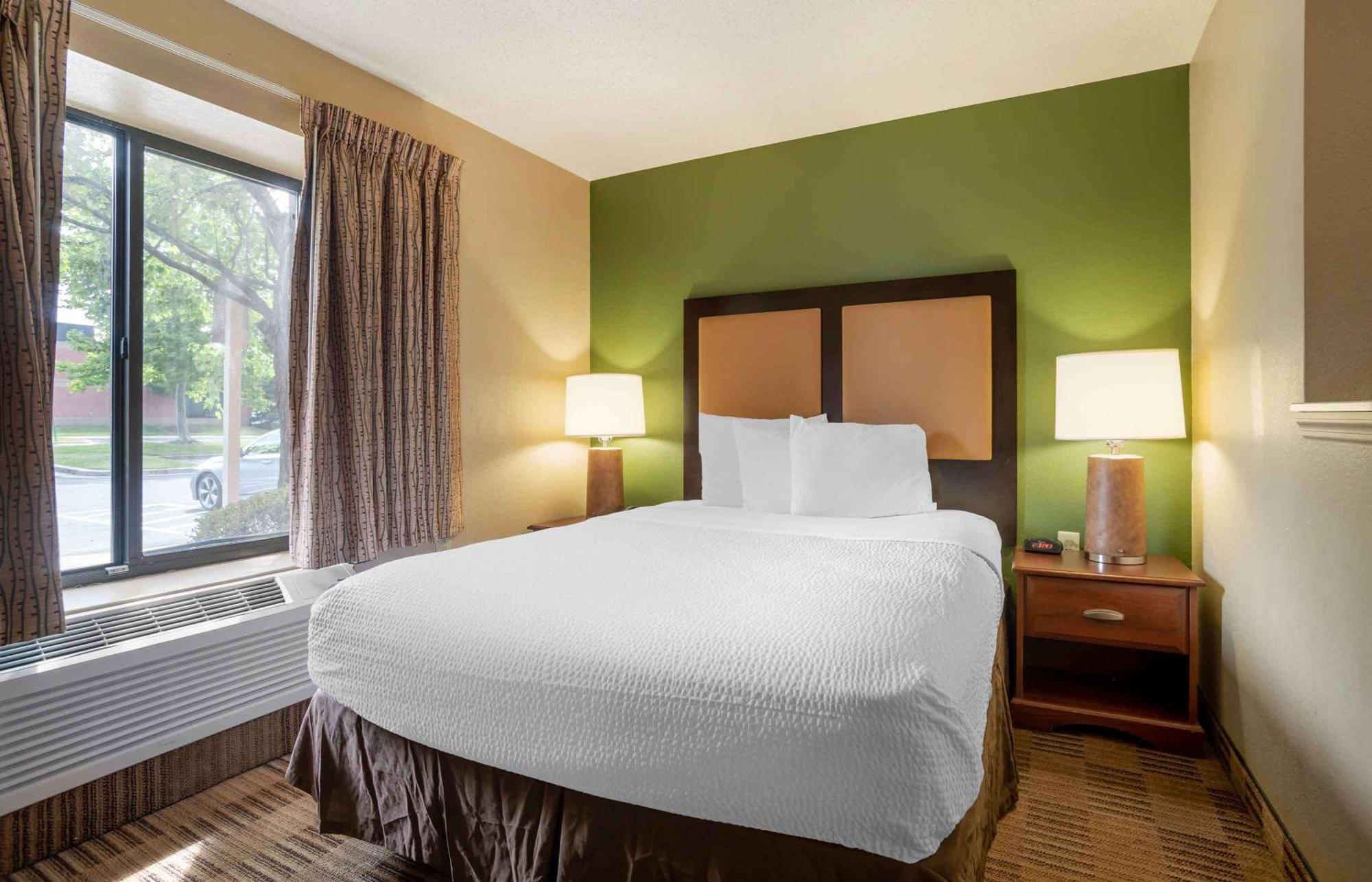 Extended America Select - - Gateway Drive Hotel 2*